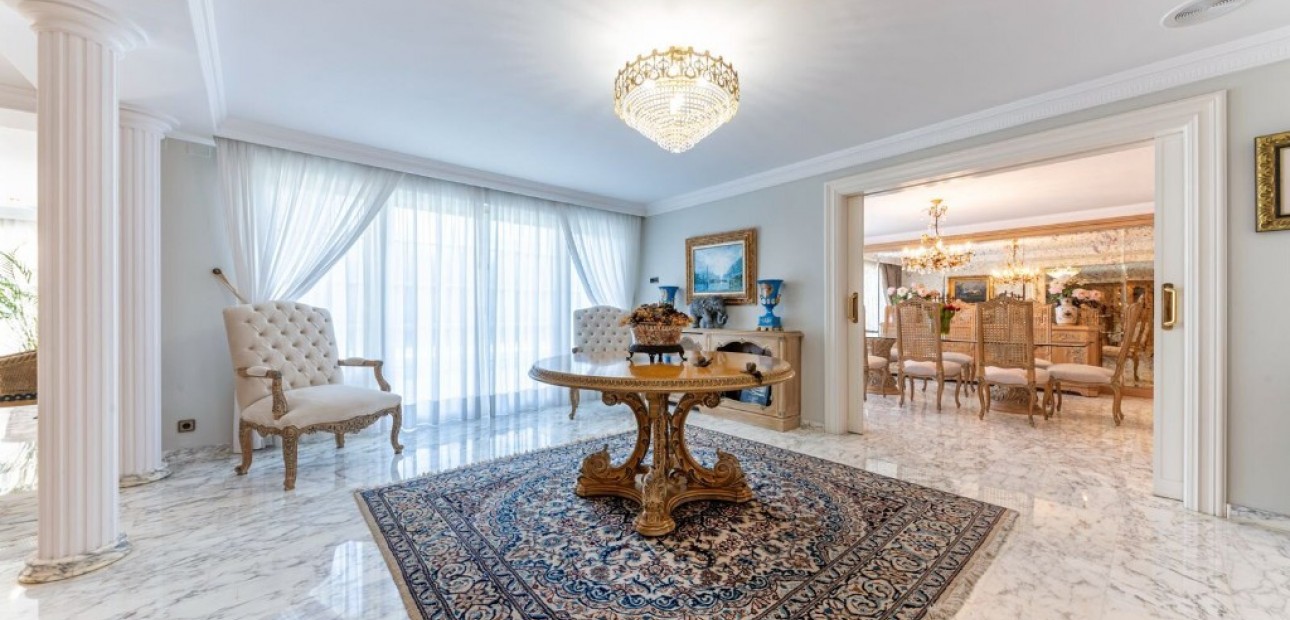 Venta - Villa -
Playa San Juan