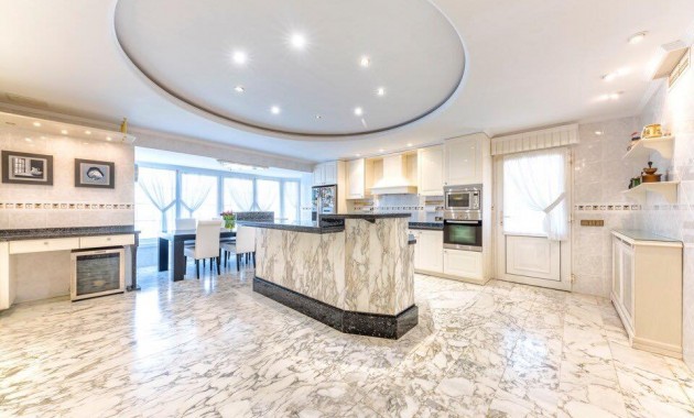 Venta - Villa -
Playa San Juan