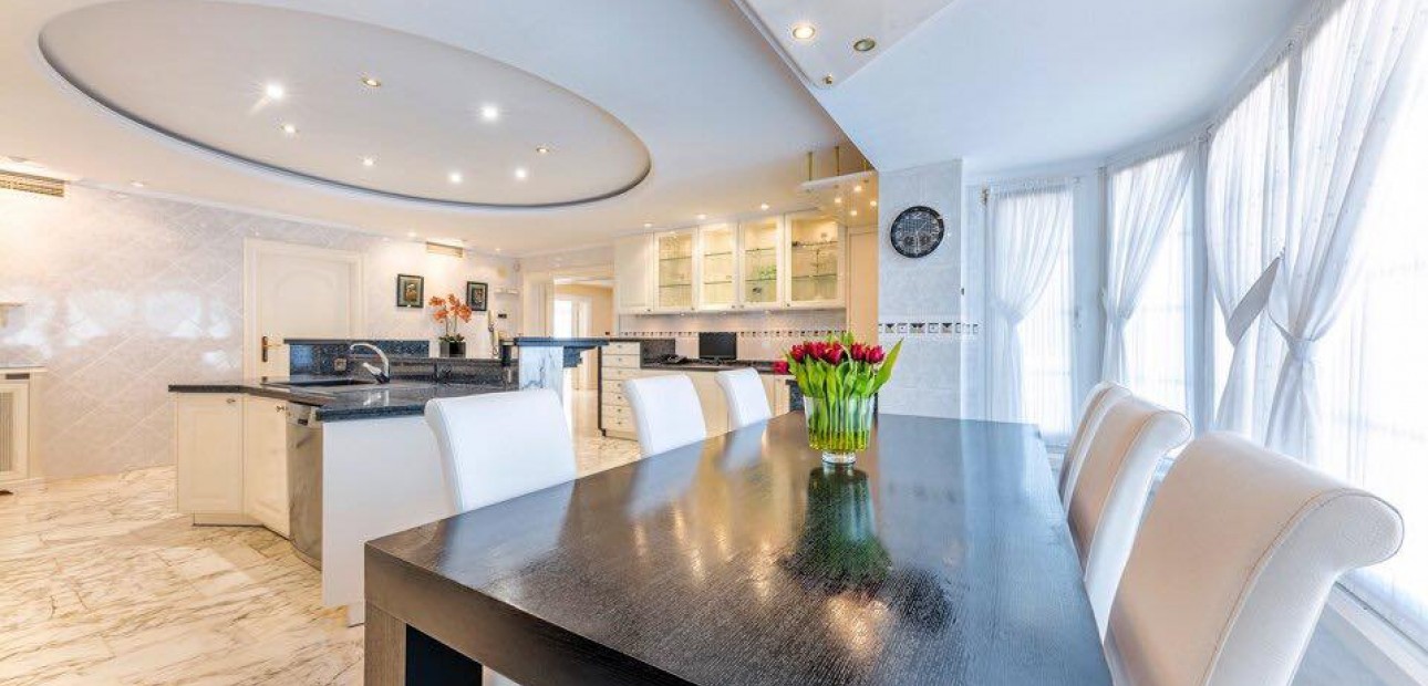 Venta - Villa -
Playa San Juan