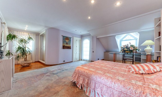 Venta - Villa -
Playa San Juan