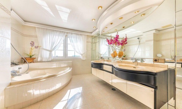 Venta - Villa -
Playa San Juan