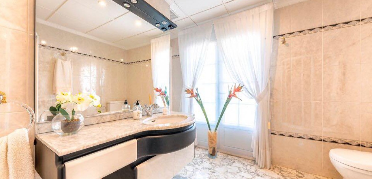 Venta - Villa -
Playa San Juan