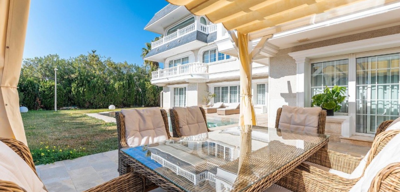 Venta - Villa -
Playa San Juan