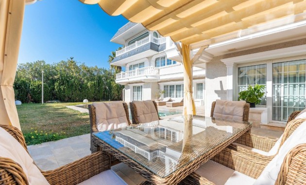 Venta - Villa -
Playa San Juan