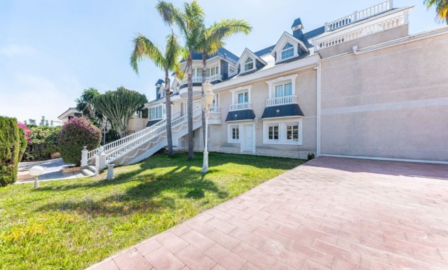 Venta - Villa -
Playa San Juan