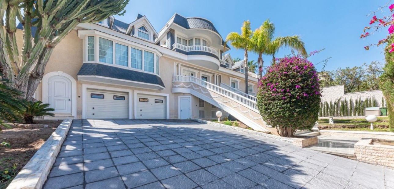 Venta - Villa -
Playa San Juan