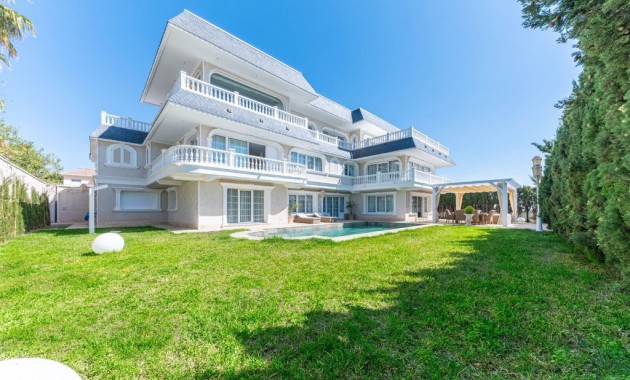 Venta - Villa -
Playa San Juan