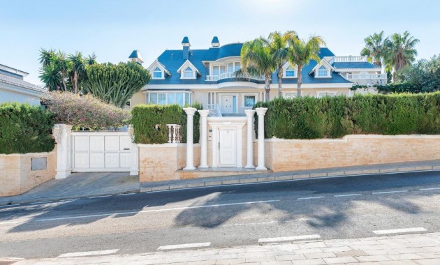 Venta - Villa -
Playa San Juan