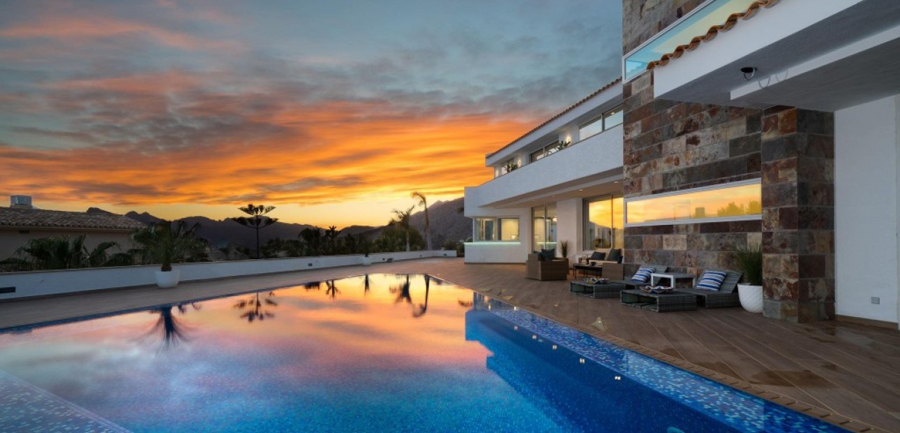 Venta - Villa -
Altea