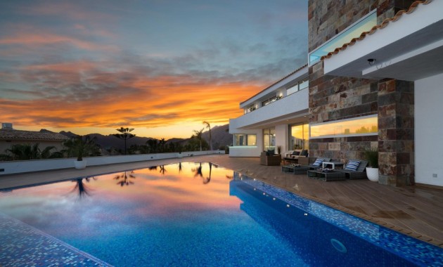 Venta - Villa -
Altea