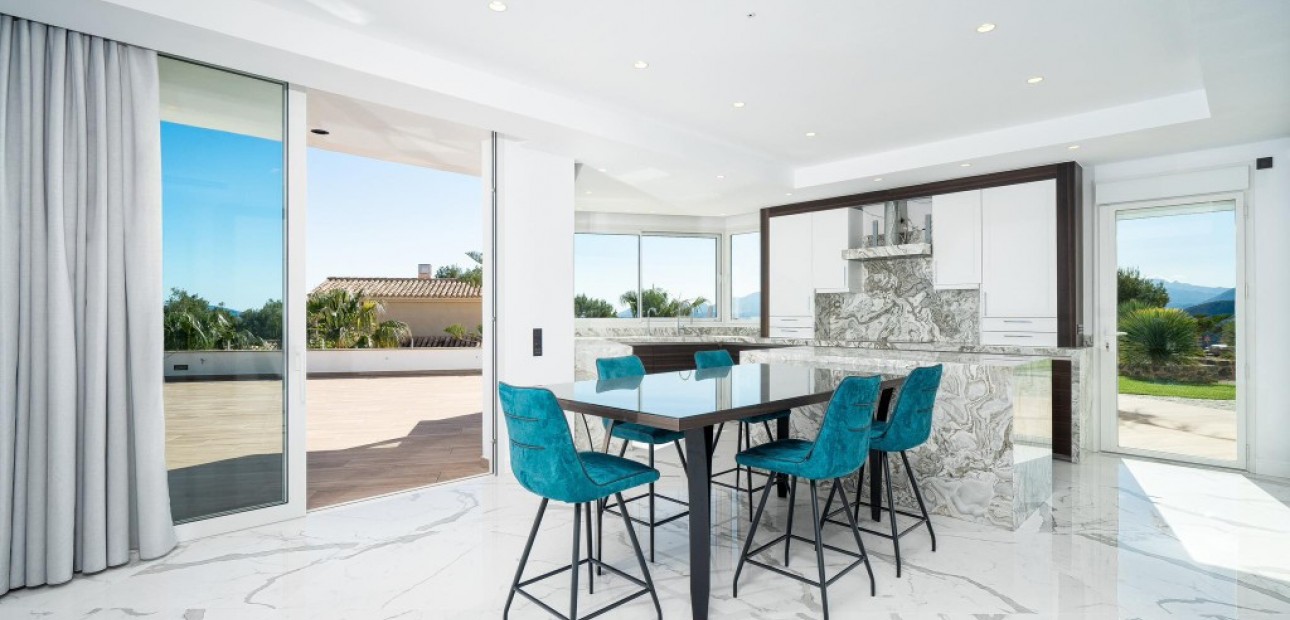 Venta - Villa -
Altea