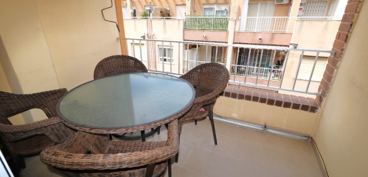 Venta - Apartamento / piso -
Torrevieja