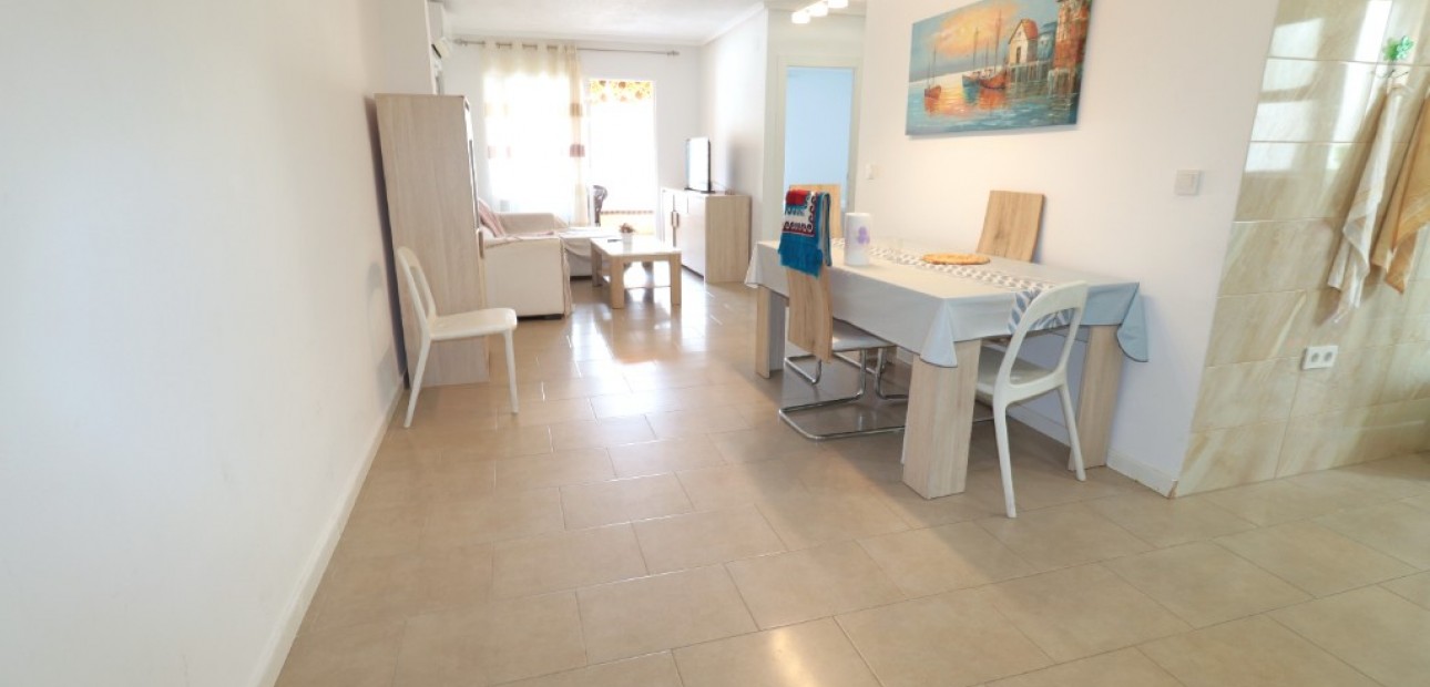 Venta - Apartamento / piso -
Torrevieja