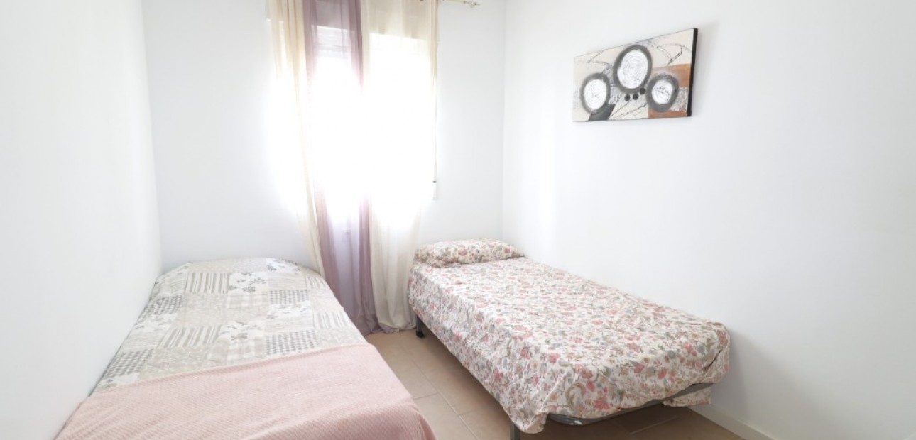 Venta - Apartamento / piso -
Torrevieja