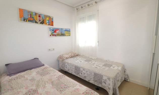 Venta - Apartamento / piso -
Torrevieja