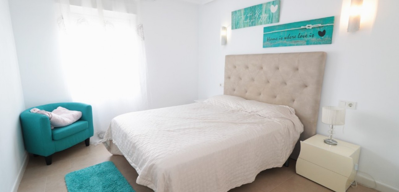 Venta - Apartamento / piso -
Torrevieja