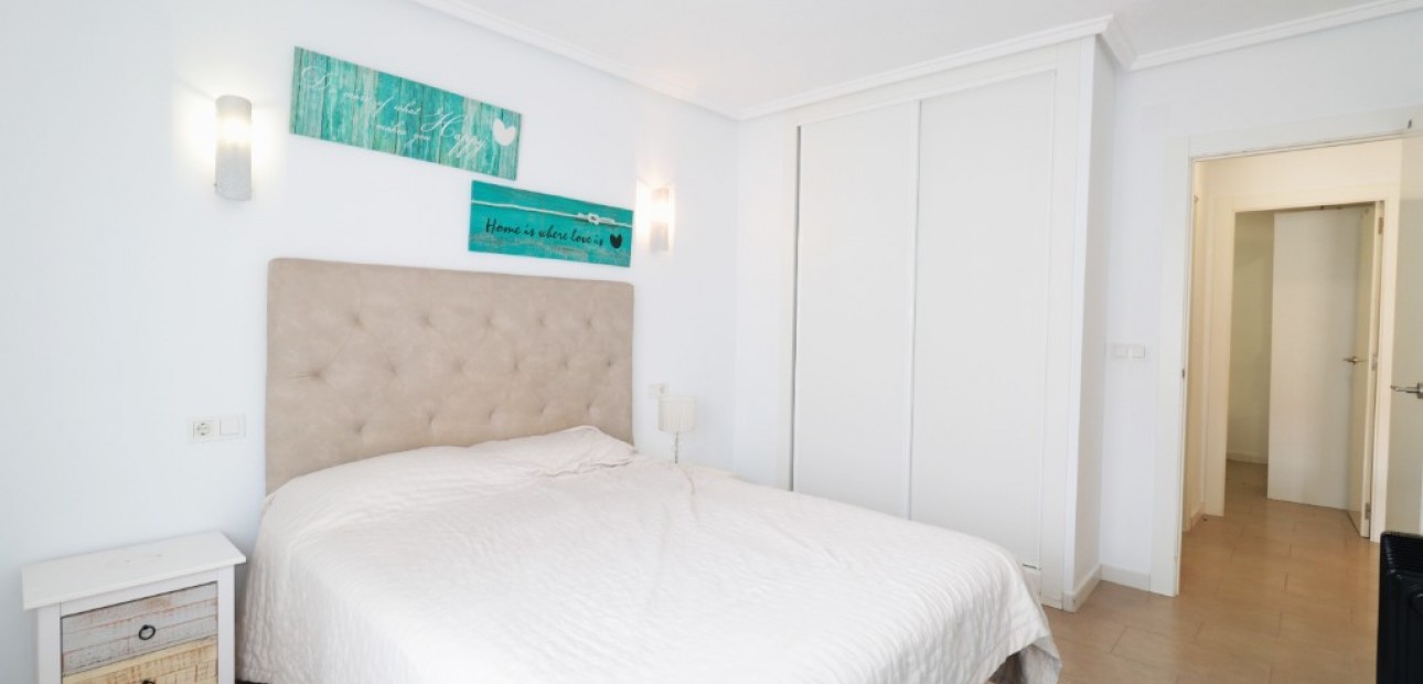 Venta - Apartamento / piso -
Torrevieja