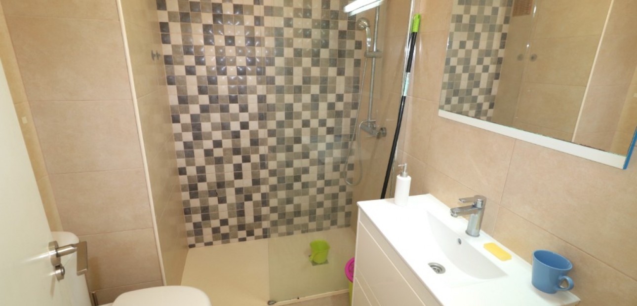 Venta - Apartamento / piso -
Torrevieja