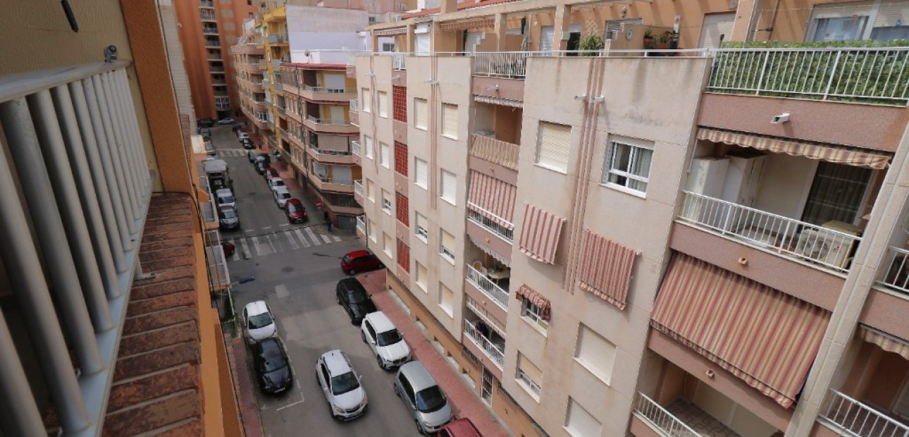 Venta - Apartamento / piso -
Torrevieja