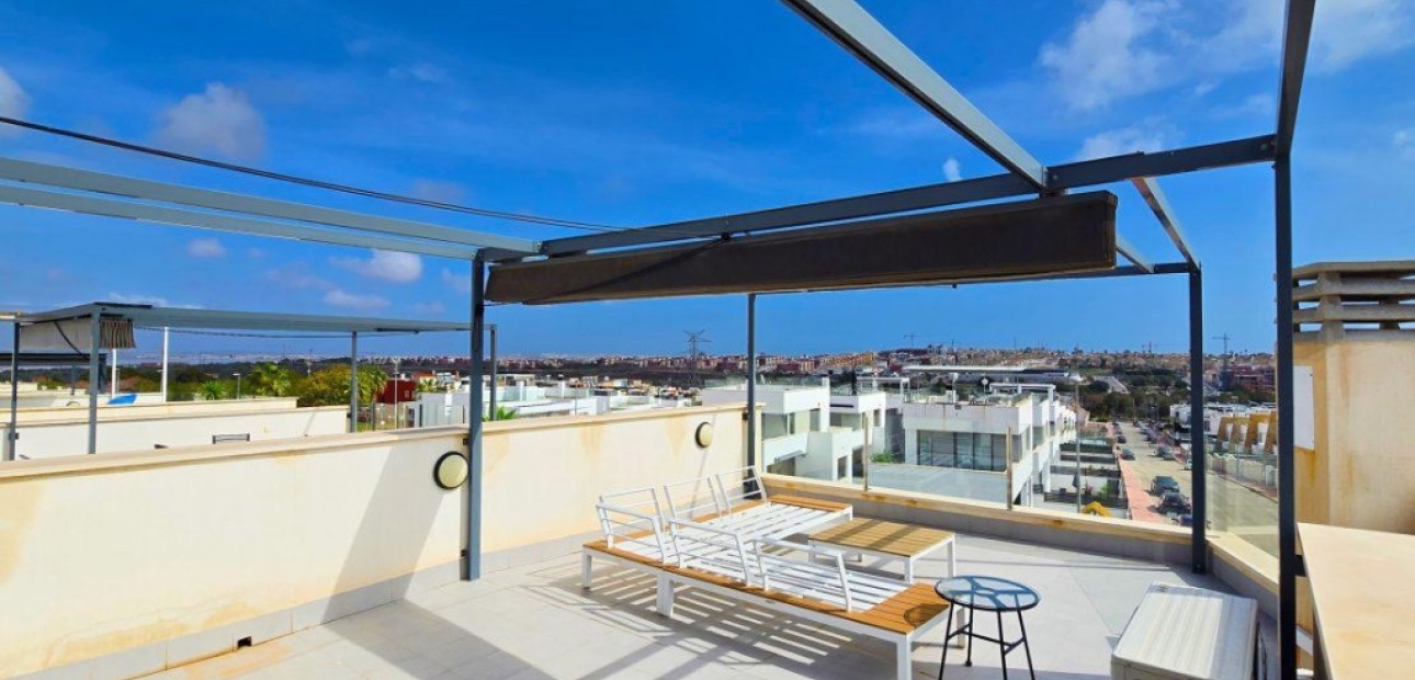 Herverkoop - Villa -
Orihuela Costa - Villamartín