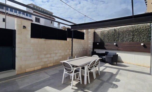 Herverkoop - Villa -
Orihuela Costa - Villamartín