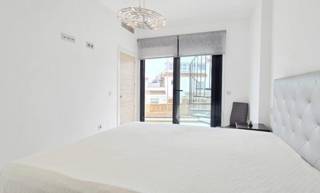 Herverkoop - Villa -
Orihuela Costa - Villamartín