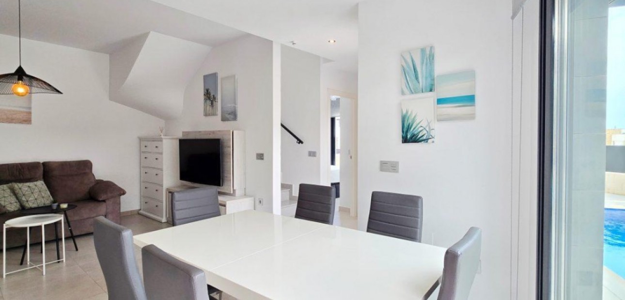 Herverkoop - Villa -
Orihuela Costa - Villamartín