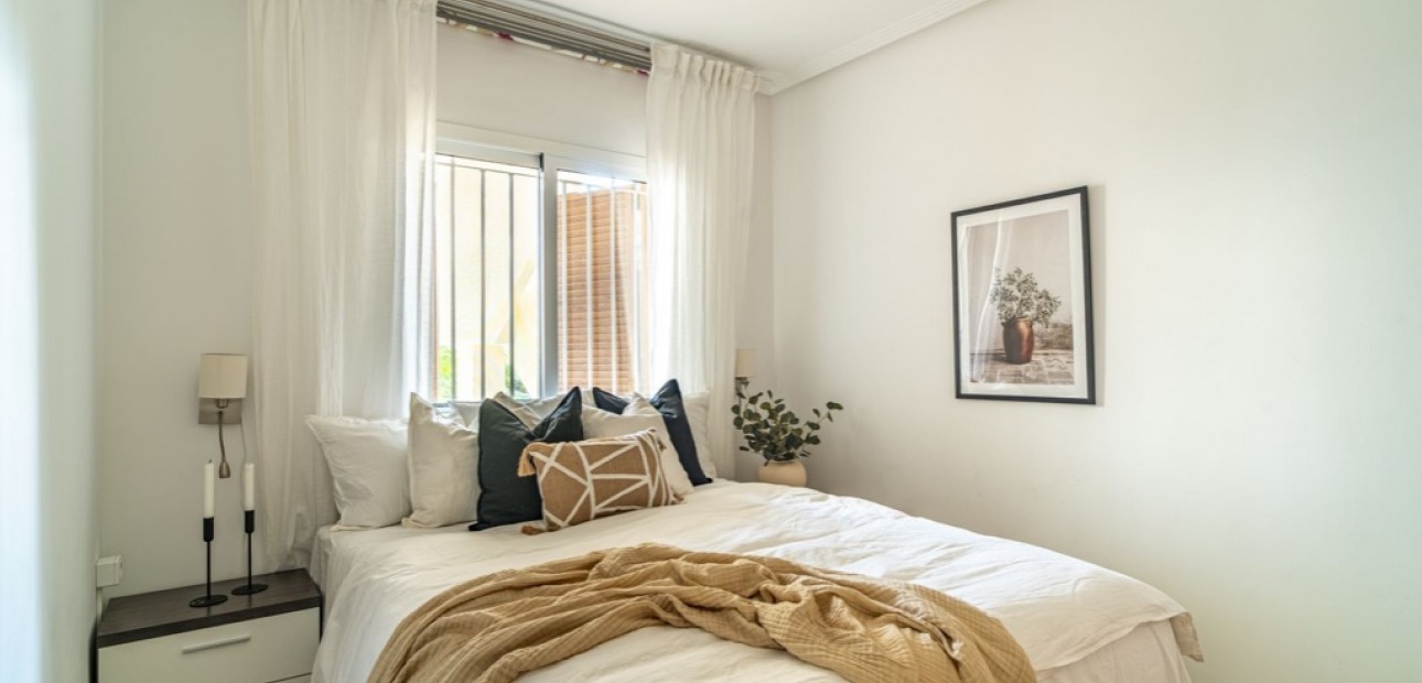 Herverkoop - Appartement / flat -
Playa Flamenca - Zeniamar