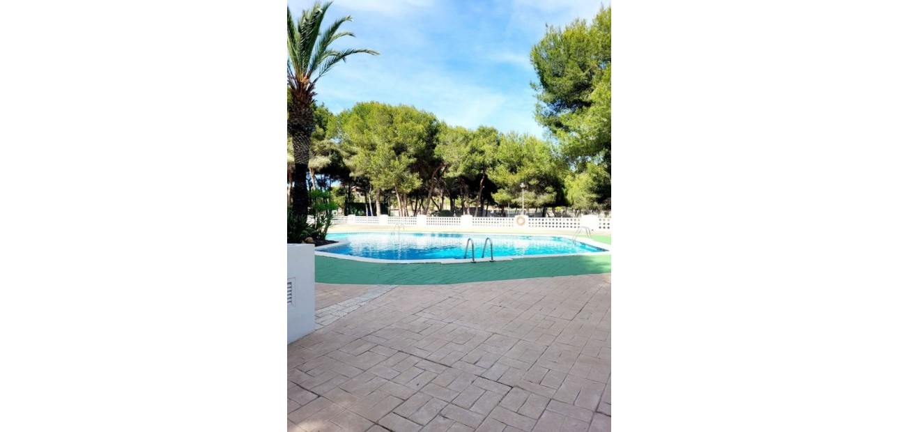 Venta - Apartamento / piso -
Dehesa de Campoamor