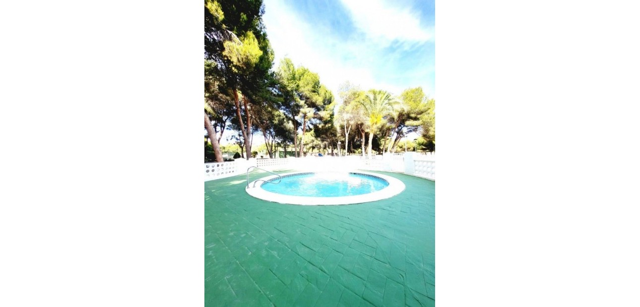 Venta - Apartamento / piso -
Dehesa de Campoamor