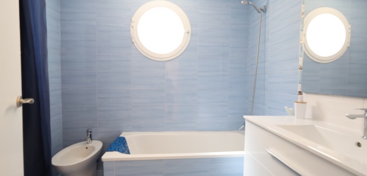 Venta - Apartamento / piso -
Campoamor