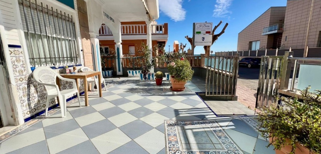 Herverkoop - Herenhuis -
La Mata