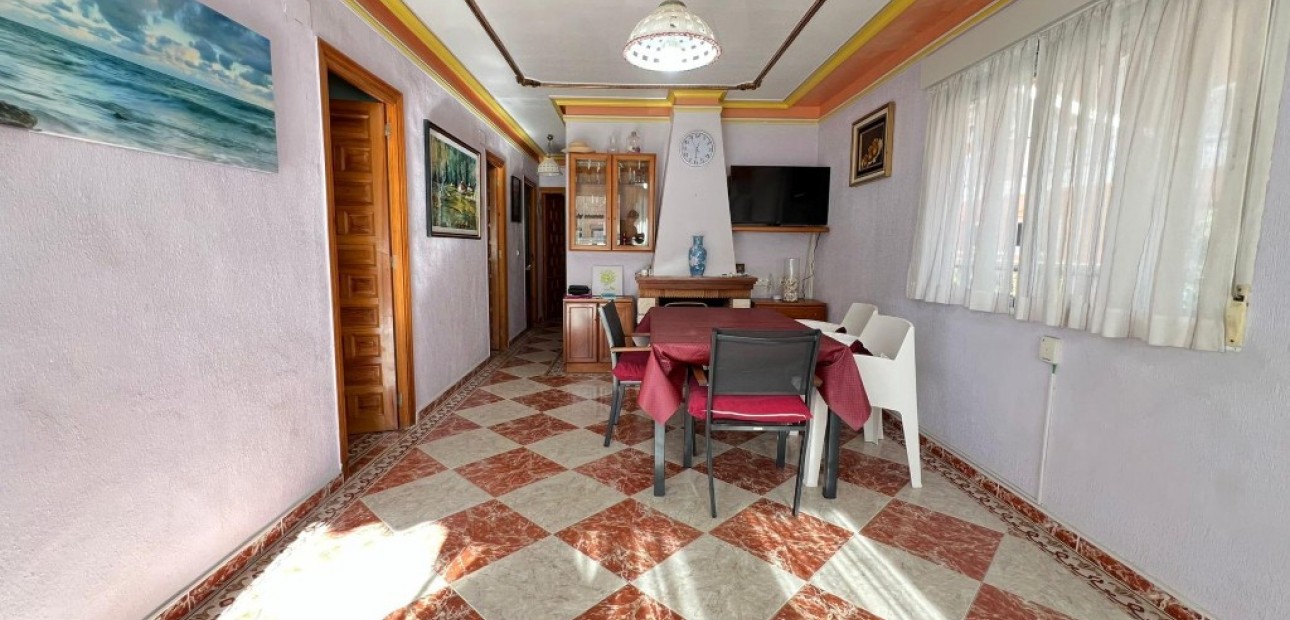 Herverkoop - Herenhuis -
La Mata