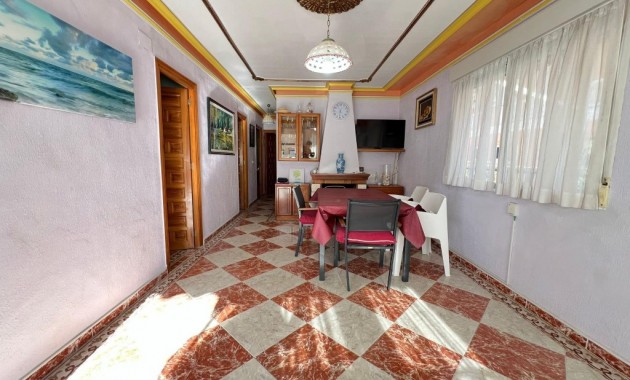 Herverkoop - Herenhuis -
La Mata