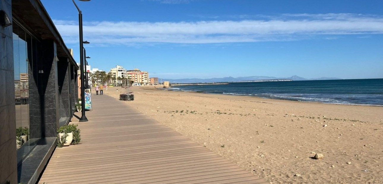 Herverkoop - Herenhuis -
La Mata