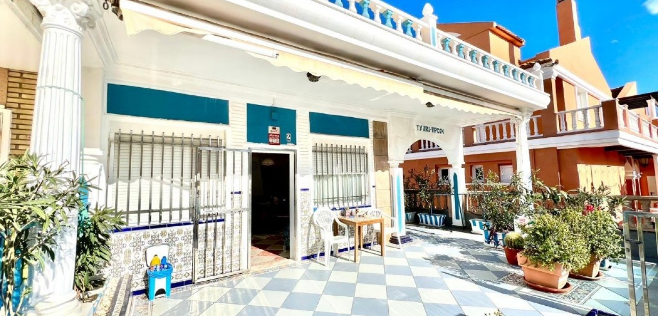 Herverkoop - Herenhuis -
La Mata