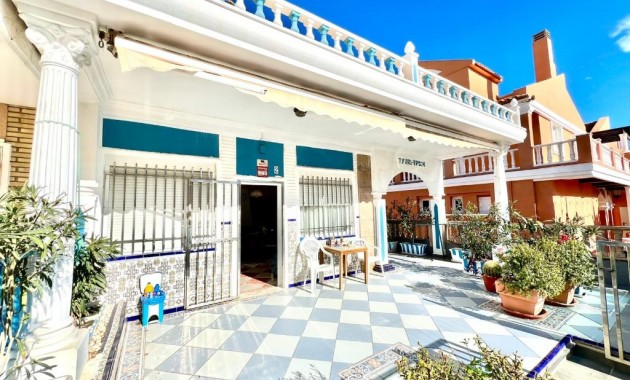 Herverkoop - Herenhuis -
La Mata