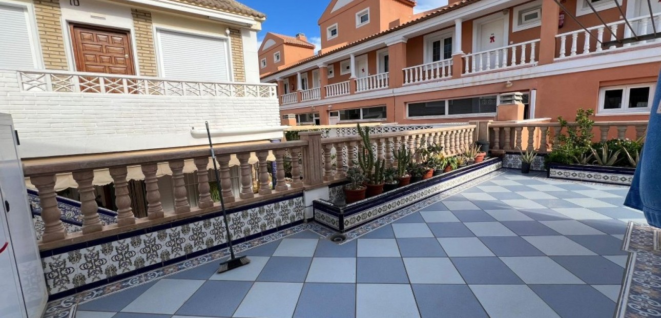 Herverkoop - Herenhuis -
La Mata