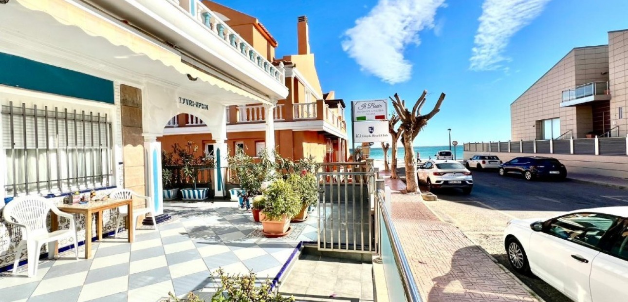 Herverkoop - Herenhuis -
La Mata