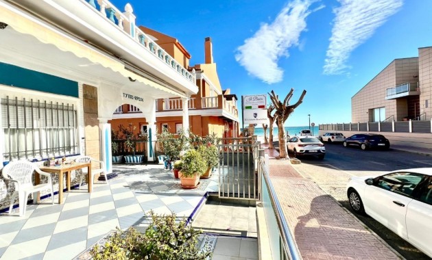 Herverkoop - Herenhuis -
La Mata