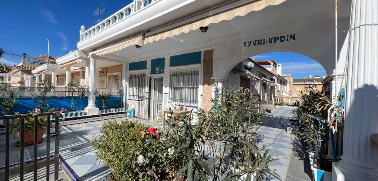 Herverkoop - Herenhuis -
La Mata