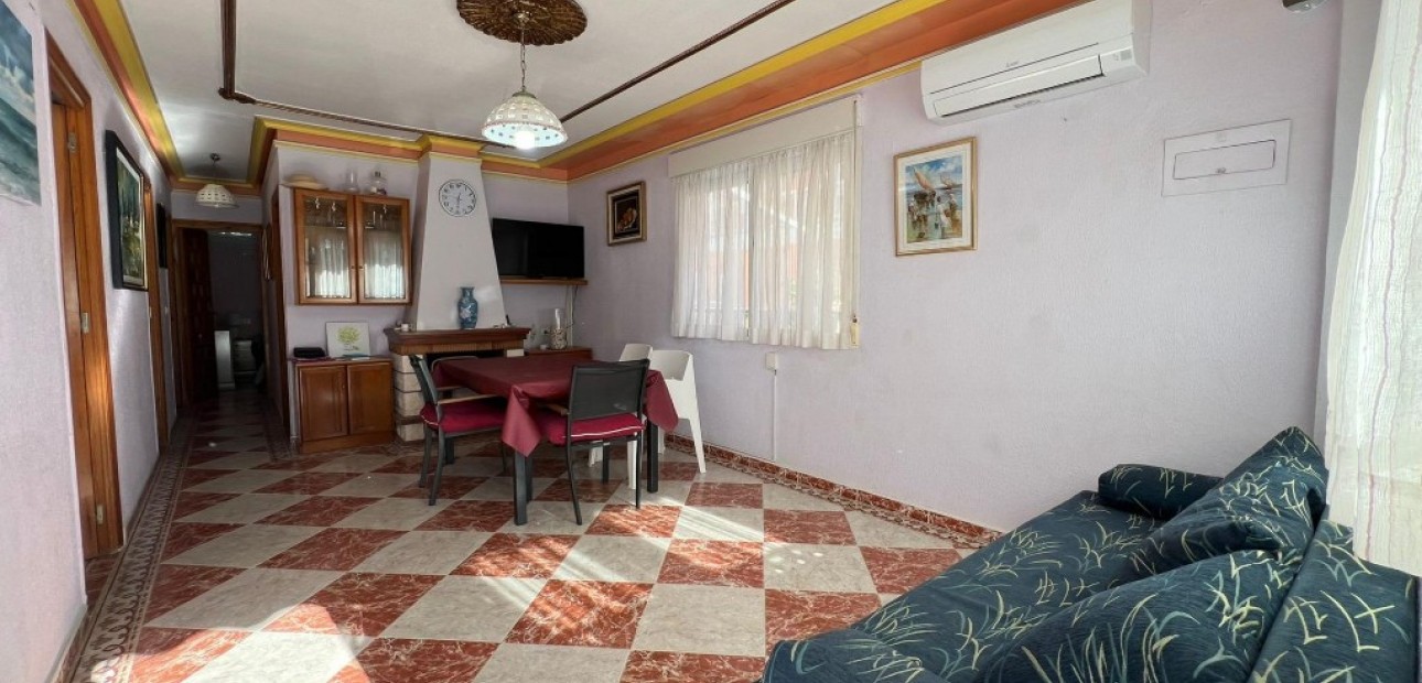 Herverkoop - Herenhuis -
La Mata