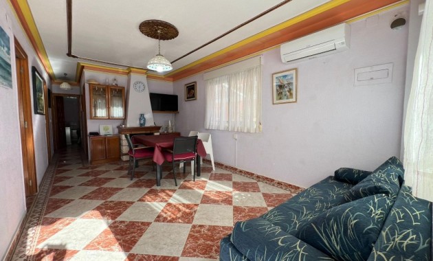 Herverkoop - Herenhuis -
La Mata