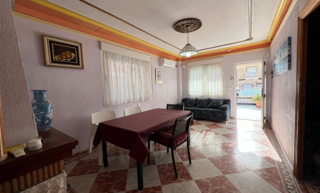 Herverkoop - Herenhuis -
La Mata