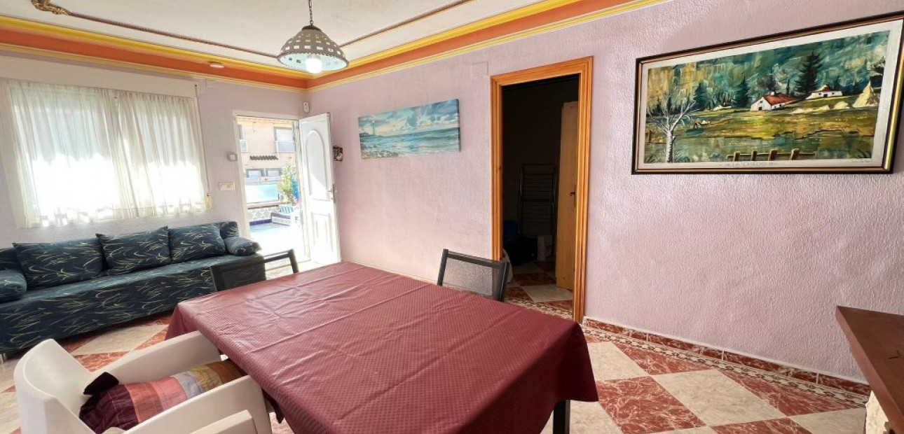 Herverkoop - Herenhuis -
La Mata