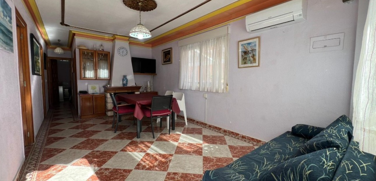 Herverkoop - Herenhuis -
La Mata