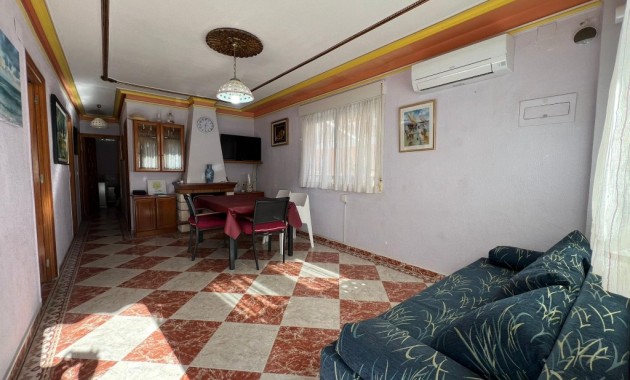 Herverkoop - Herenhuis -
La Mata