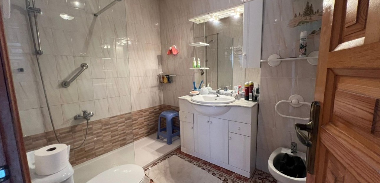 Herverkoop - Herenhuis -
La Mata