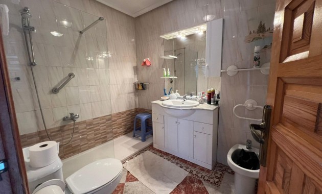 Herverkoop - Herenhuis -
La Mata