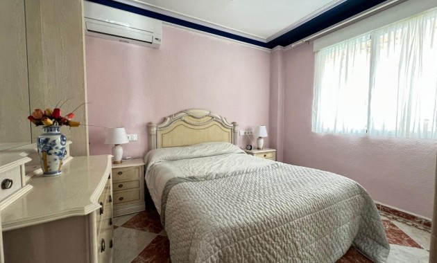 Herverkoop - Herenhuis -
La Mata